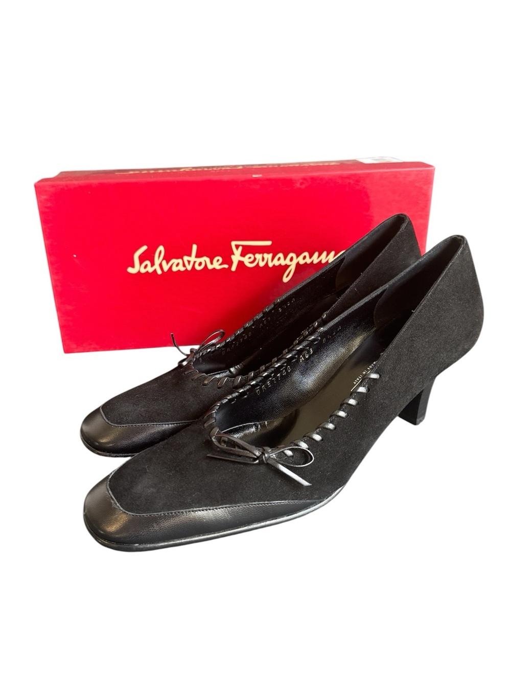 Salvatore Ferragamo Black Suede Pumps Bow Leather Shoes Old Money Womens 8.5 AA‎